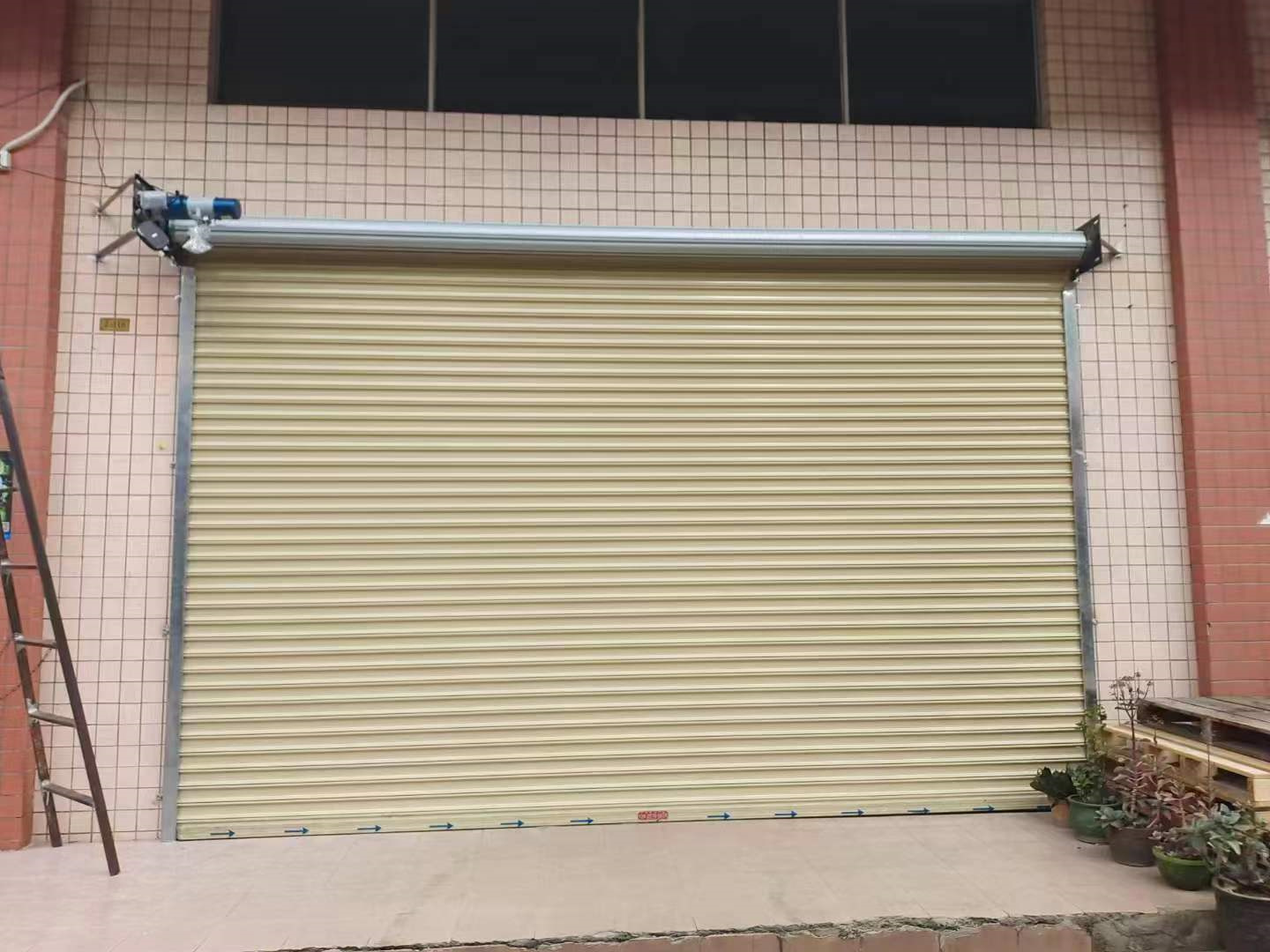 防風(fēng)卷簾門(mén)、抗風(fēng)卷簾門(mén)、PVC 卷簾門(mén)存在的區(qū)別?